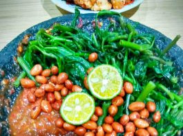 PLECING KANGKUNG A LA Dapur Enaak by Nat Ta Lya