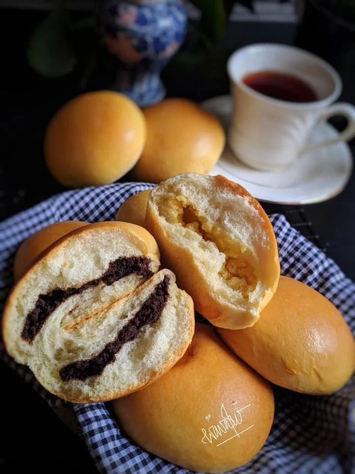 ROTI MANIS by Wawa Wiati ROTI MANIS by Wawa Wiati