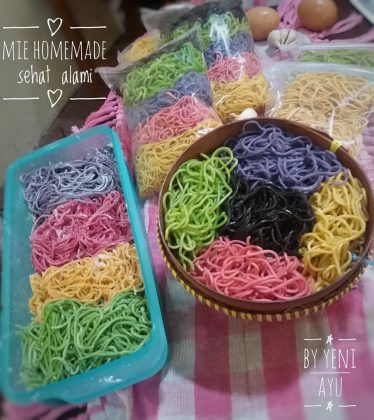 Mie homemade warna-warni by Yeni Ayu