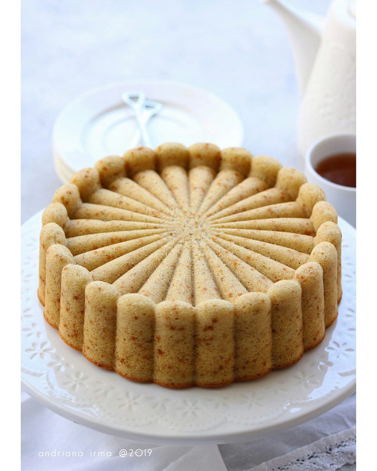 BANANA SPONGE CAKE by Andriana Irma