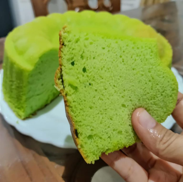 BOLU PANDAN SANTAN by Ratih Desvita