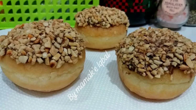 Donuts toping coklat kacang Tanpa mixer by Umi Iqbal