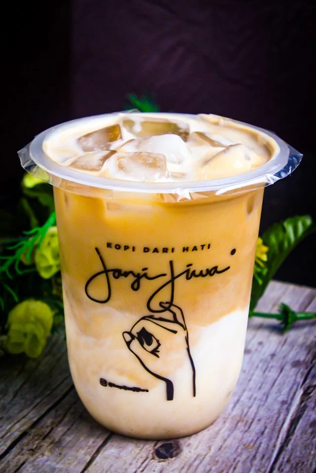 Es Kopi Susu Kekinian by Ainul Khotimah Es Kopi Susu Kekinian by Ainul Khotimah