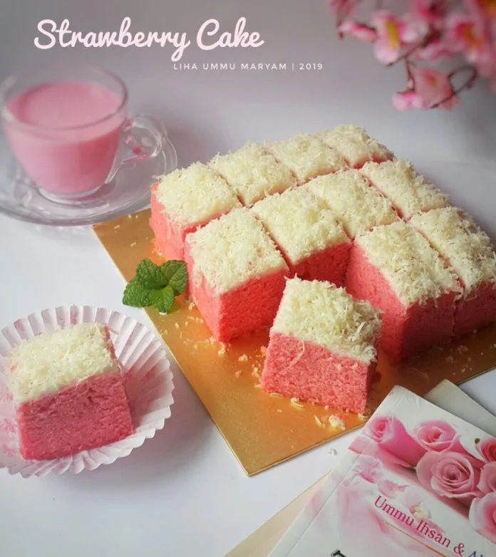 Strawberry cake by Liha Ummu Maryam Strawberry cake by Liha Ummu Maryam