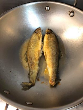 tips Goreng ikan agar tidak lengket dan meletup