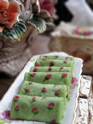 DADAR GULUNG MILENIAL by Dhania Kusuma 1