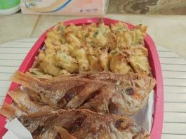 trik agar goreng ikan bisa garing dan nggak muncrat-muncrat