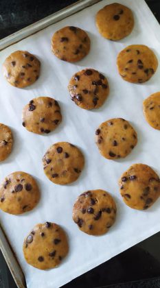 Classic Chocolate Chips Cookies by Dwi Arshi Pratiwi - ide kue, kue kering, kue Lebaran, olahan coklat, pengisi toples, roti kering