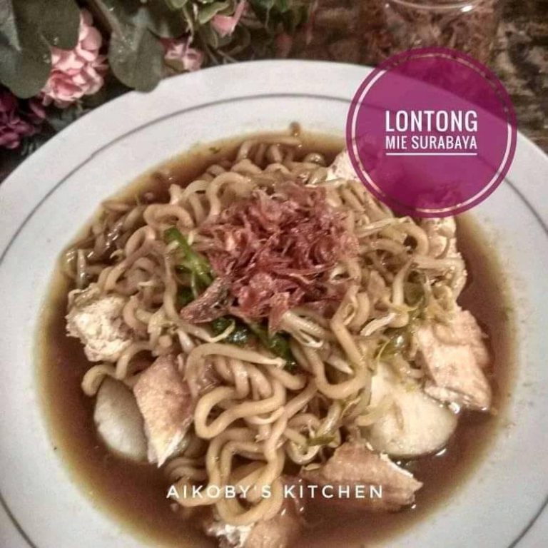 Lontong Mie Surabaya by Laily Fadhilah