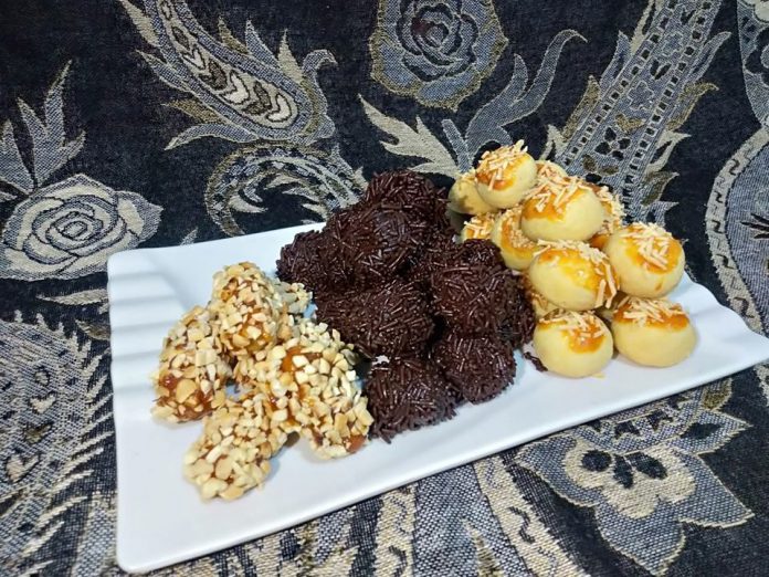 Nastar,kue rambutan,kue kurma atau lontong paris by Ratna Mokodongan I'too Mona