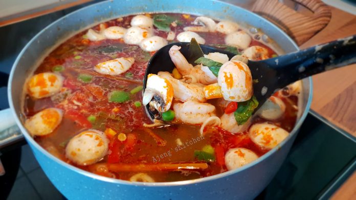 Tom Yam Seafood by Ajeng DiJerman Tom Yam Seafood by Ajeng DiJerman
