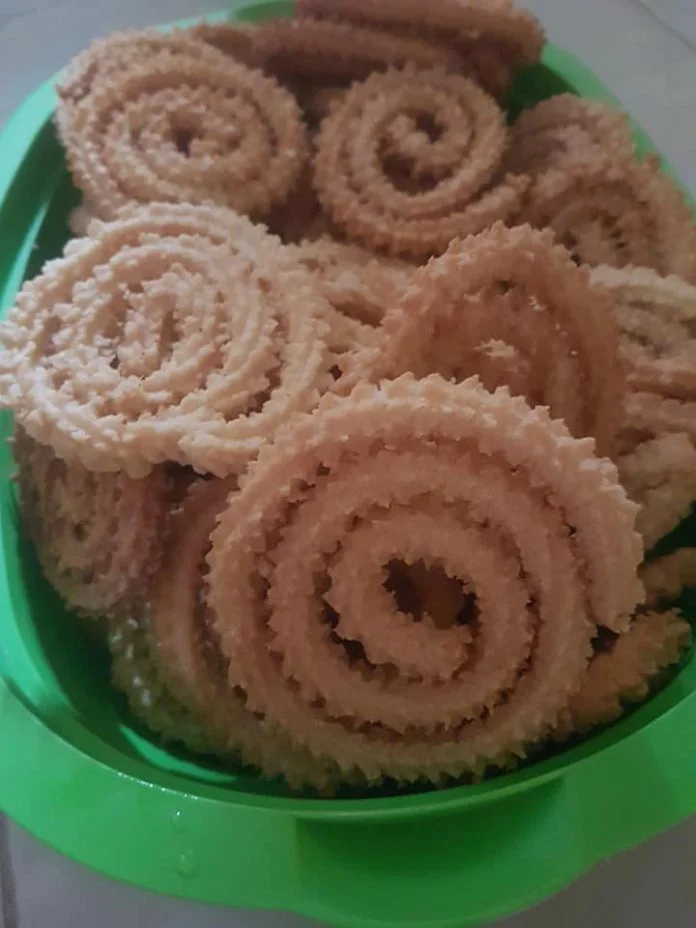 kue akar kelapa by Nirmala
