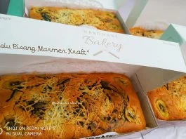 Bolu Pisang Marmer by Endunk