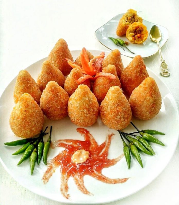 Kroket Kentang Isi Kari Daging by DeaMiya Risj