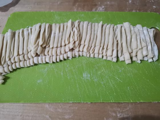 MEMBUAT MIE TANPA MESIN DENGAN MUDAH by Khadijah Az 3