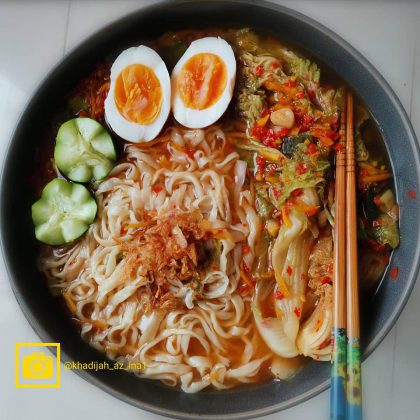 MEMBUAT MIE TANPA MESIN DENGAN MUDAH by Khadijah Az