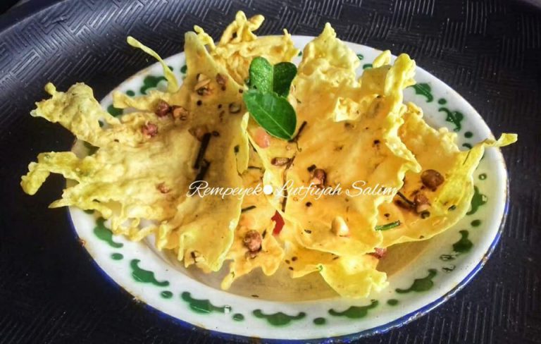 Rempeyek by Lutfiyah Salim