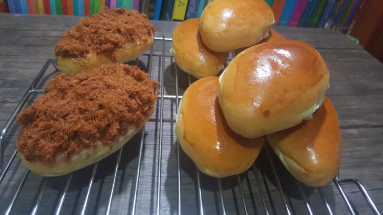 Roti manis by Rizki Amelia Sumrachadi