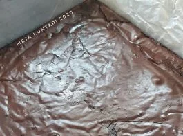 SHINY CRUST BROWNIES by Meta Kuntari