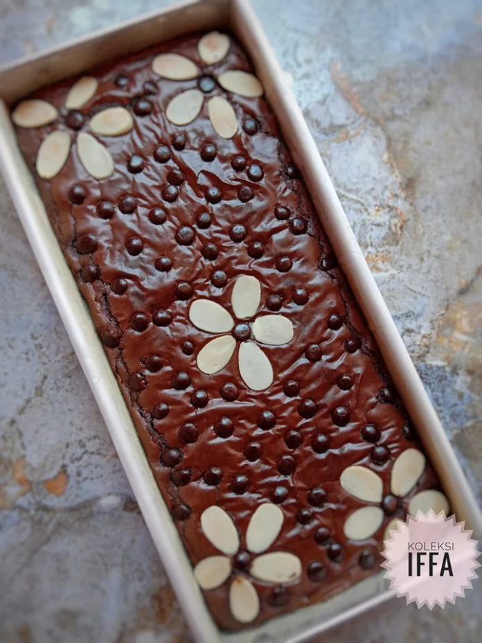 Shiny Fudge Brownies by Tri Wahyuni Shiny Fudge Brownies by Tri Wahyuni
