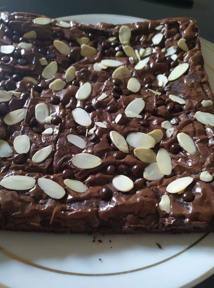 Shiny Fudge Brownies by Vieka Husna