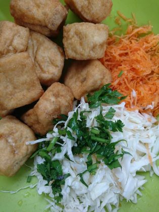 Tahu Brontak by Nanda Sukesi 1