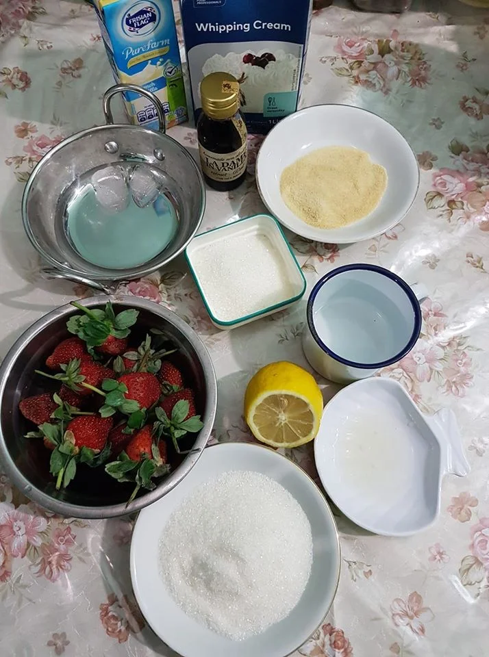 Pannacotta saus strawberry by Aning Miza