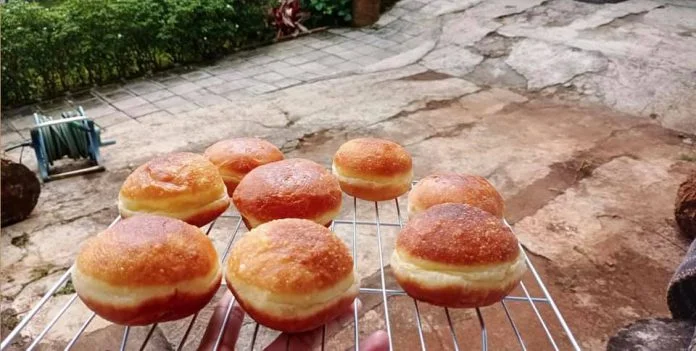 DONAT BOMBOLONI (METODE AUTOLYSE) by Catarina Kartika Wati