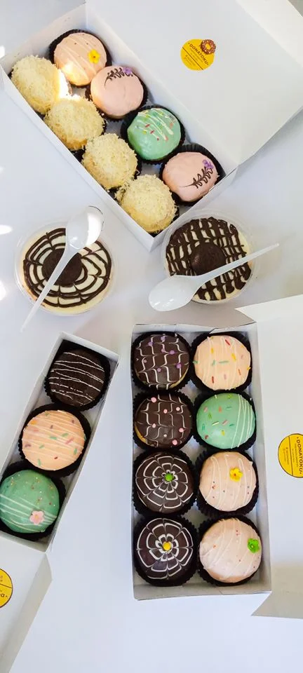 DONAT toping coklat berisi coklat lumer by Farah Riza DONAT toping coklat berisi coklat lumer by Farah Riza