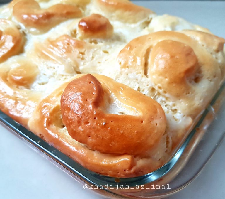 COCONUT MILK ROLL (ROTI SANTAN) by Khadijah Az