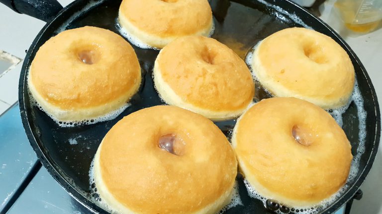 Donat ubi Tanpa mixer by Fitriatul Muniroh