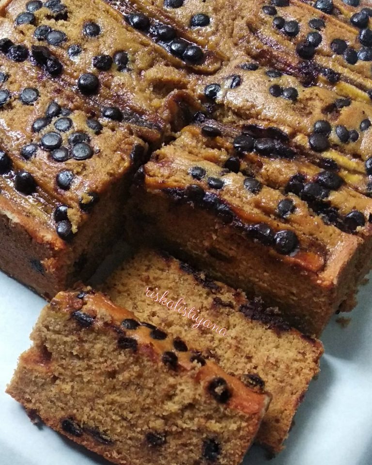 Banana Cake with Palm Sugar by Riska Listiyana