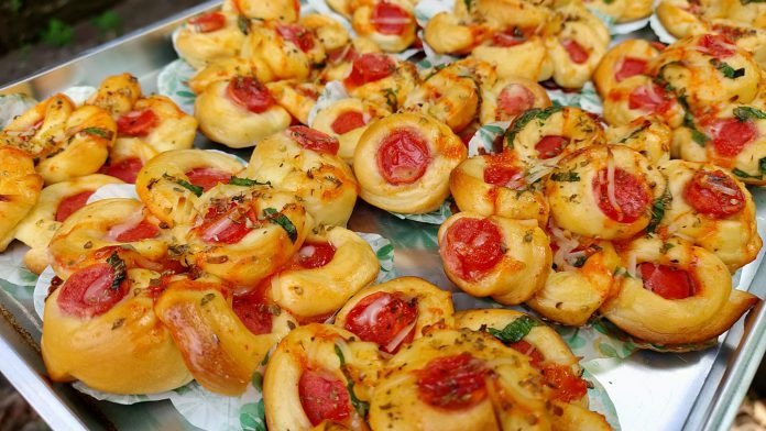 Roti Sosis Panggang pakai oven tangkring by Hery Kurniati Roti Sosis Panggang pakai oven tangkring by Hery Kurniati