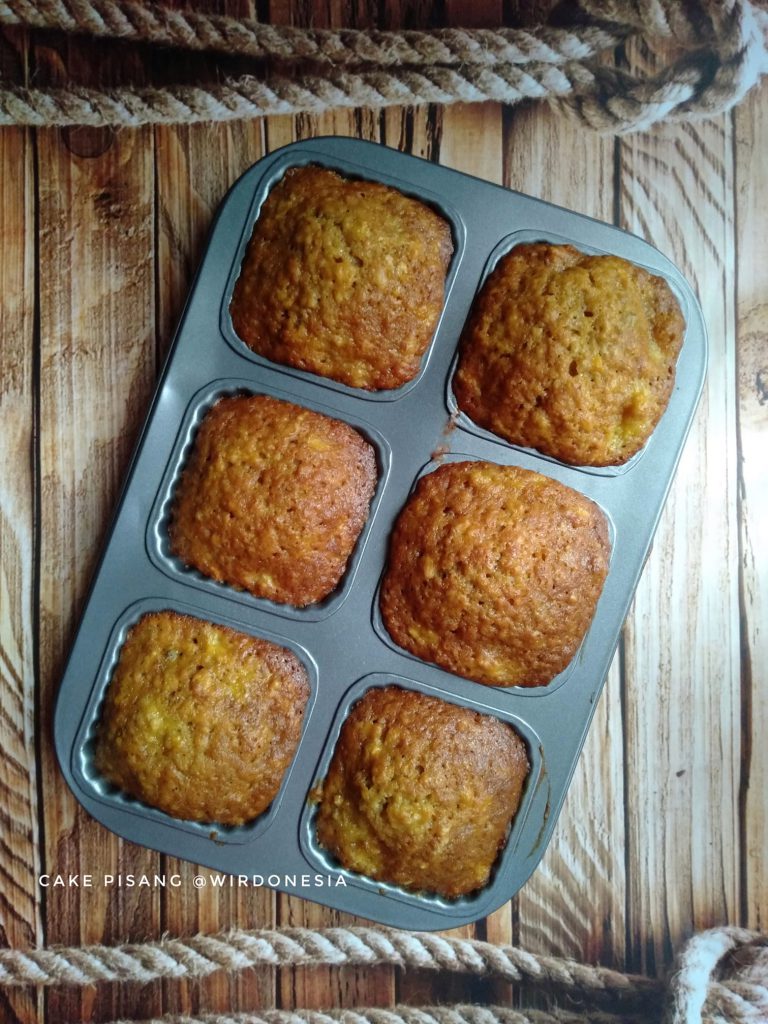 Simple and moist banana apple cake by Wirdonesia Merdeka