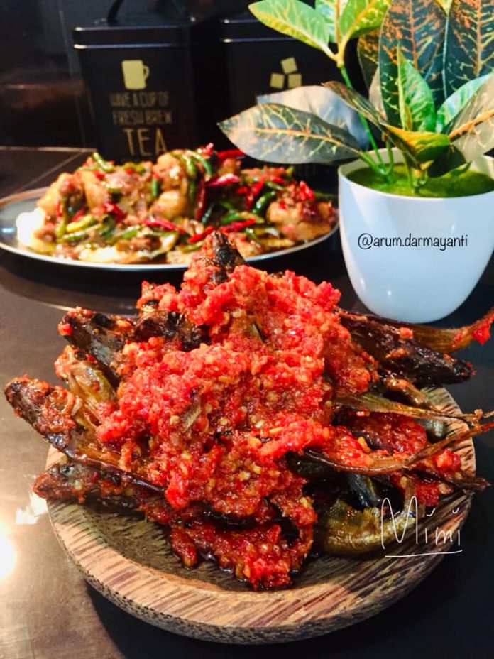 Balado Ikan Salai (asap) Selais by Arum Darmayanti Balado Ikan Salai (asap) Selais by Arum Darmayanti