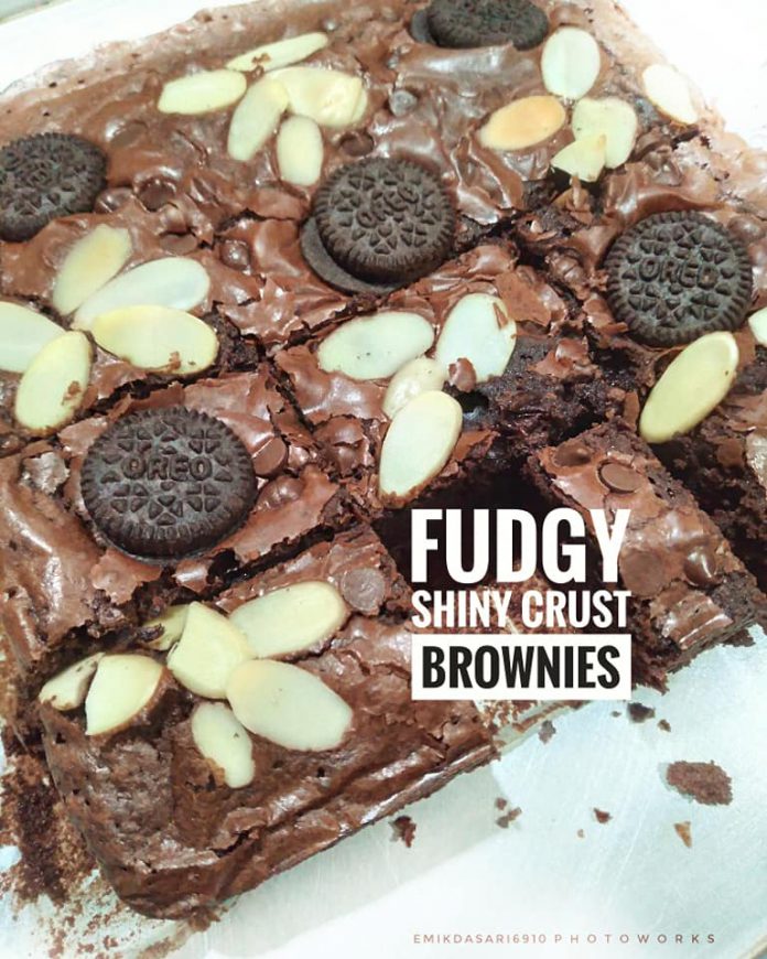 Fudgy Shiny Crust Brownies by Emilda Sari Fudgy Shiny Crust Brownies by Emilda Sari 2