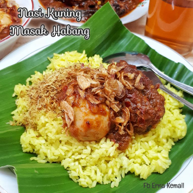 Menu Sarapan Khas Kalimantan Nasi kuning Telur Haruan Masak Habang