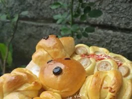 ROTI UNYIL BUTTER ROLLS by Uwie Arkaweludin