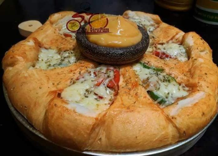 Saus keju ala mr.garutpizza by Yanti Wijaya