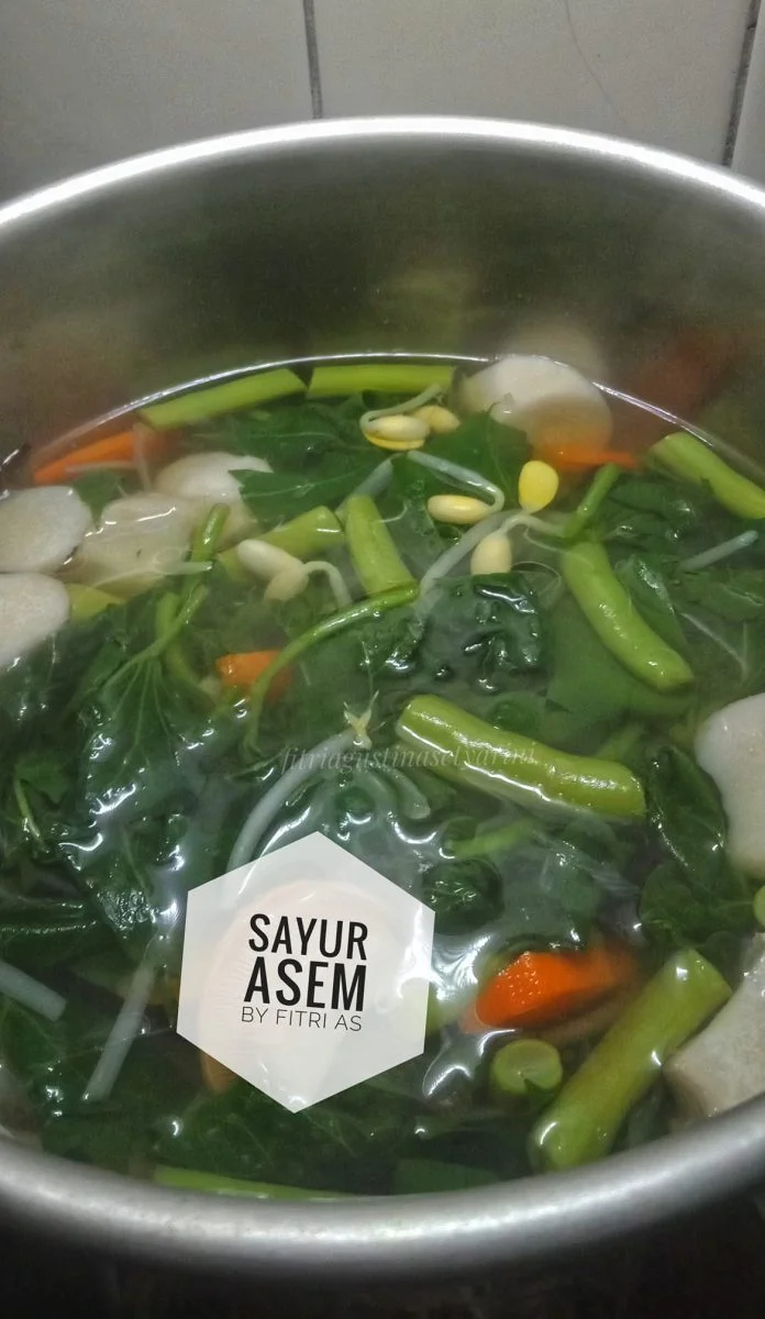 Sayur Asem Jawa Timuran by Fitri Agustina Setyarini Ini sayur asem di daerah saya Magetan Jawa Timur. Kalau di daerah lain mungkin beda bumbu dan cara masaknya.