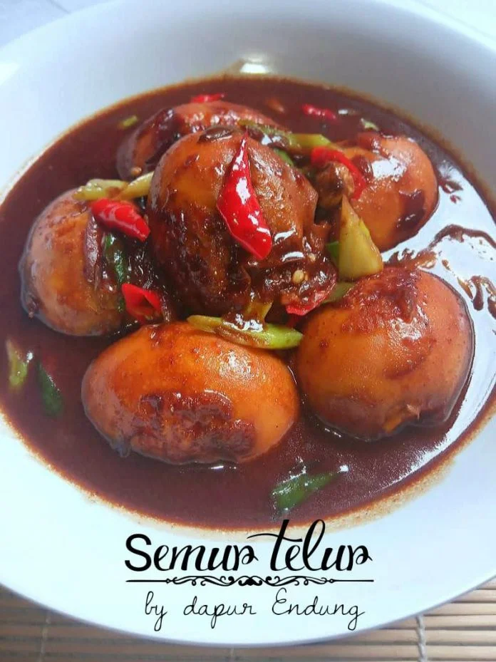 Semur telur versi pakai santan by Dapurnya Anggie