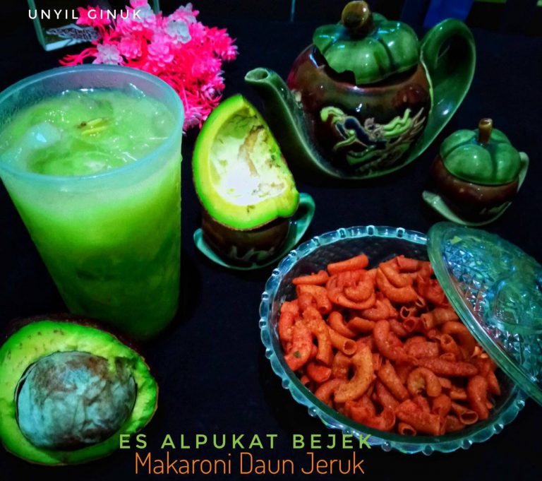 Yang seger mau lewat Es Alpukat Bejek by Annansya Aina