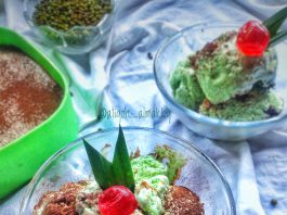 es krim tradisional yang bahan utamanya adalah santan
