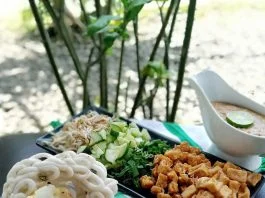 kuliner dari Kota Udang Cirebon NASI LENGKO by Windu Dwi Jayanti