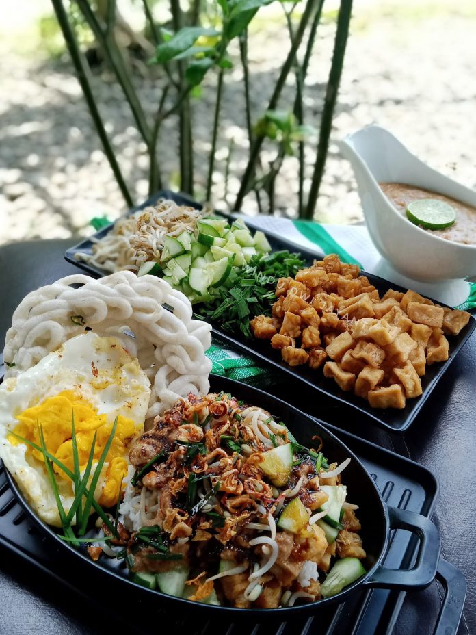 kuliner dari Kota Udang Cirebon NASI LENGKO by Windu Dwi Jayanti kuliner dari Kota Udang Cirebon NASI LENGKO by Windu Dwi Jayanti