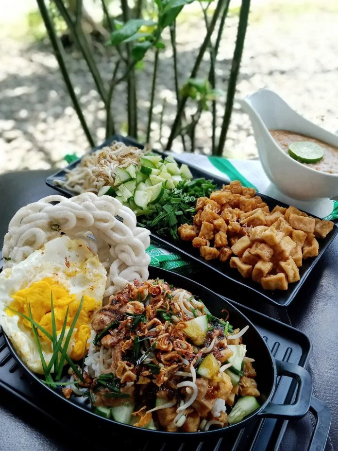 kuliner dari Kota Udang Cirebon NASI LENGKO by Windu Dwi Jayanti