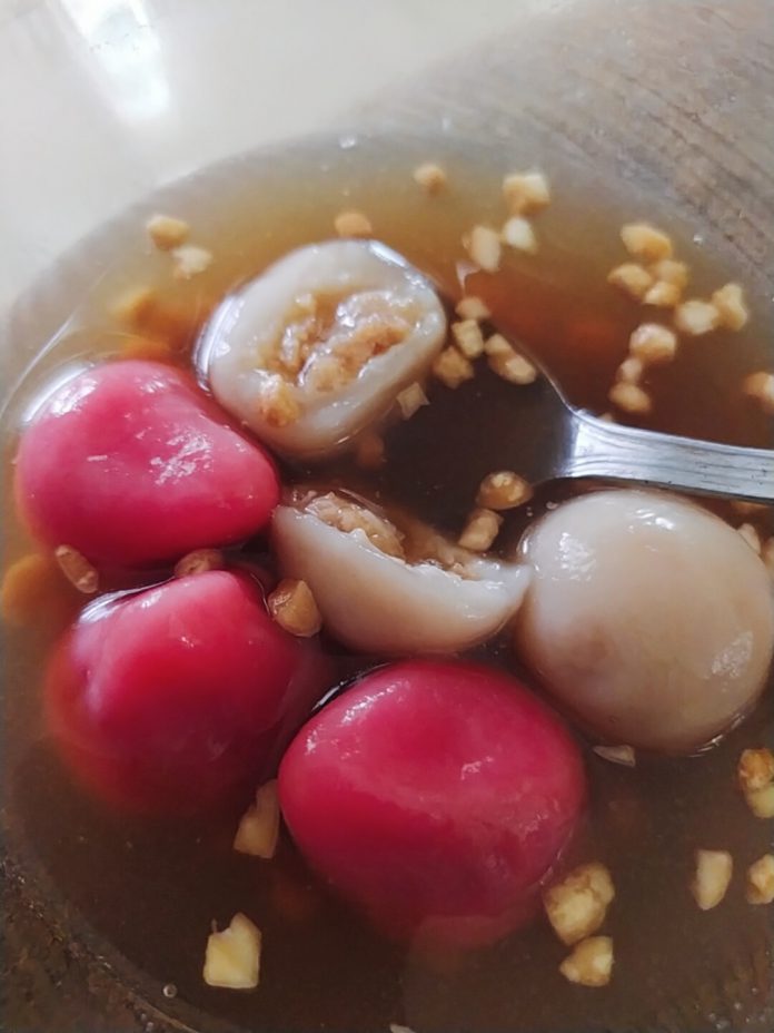 menghangatkan badan Wedang ronde jahe merah by Nita Andriani