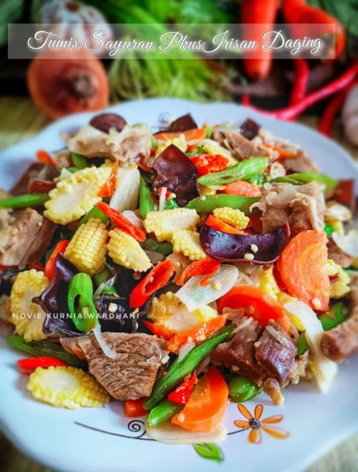 resep simpel Tumis Sayuran Plus Irisan Daging by Novie Kurnia Wardani