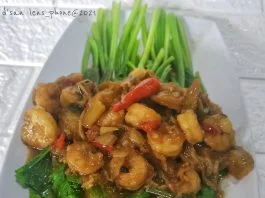 sawi caisim disiram udang oseng saos tiram by Beta Al Chasana