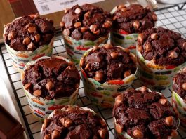 super nyokelat CHOCOLATE CUSTARD MUFFINS by Nadya Adzra